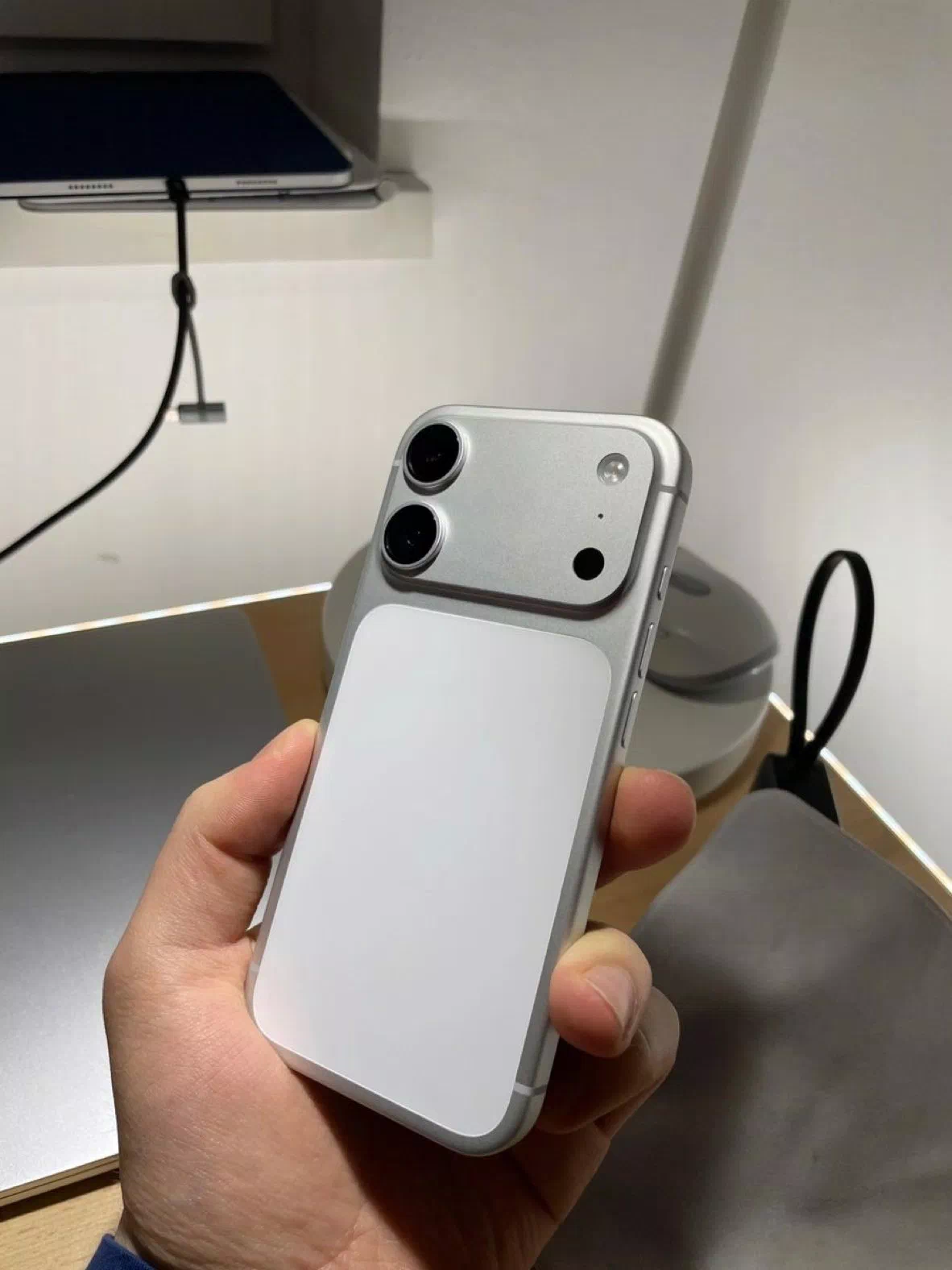 Первое фото iPhone 18: как будет выглядеть новый смартфон Apple